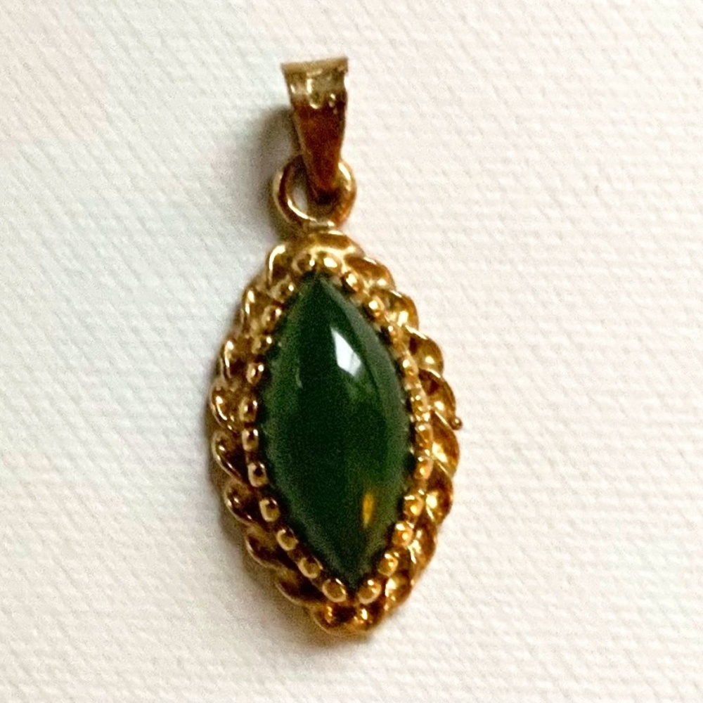 GOLD TONE DARK GREEN AGATE TEARDROP NECKLACE PENDANT STAMPED SILVER N DAINTY